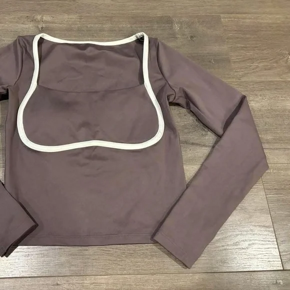 Gilly Hicks LS purple and white top - Picture 2 of 2